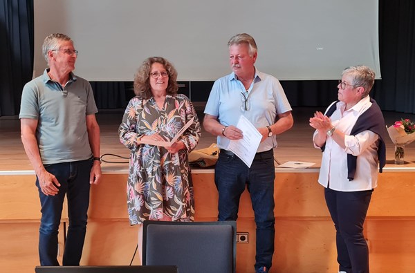 Elmar Dieler (Foto 1, links), SPD, amtiert zukünftig als Dritter Beigeordneter; Bernd Raab (2. von rechts), CDU, als Erster Beigeordneter und Gabi Hower (rechts), FWG, als Zweite Beigeordnete